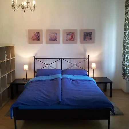 Ian 1 Apartment *