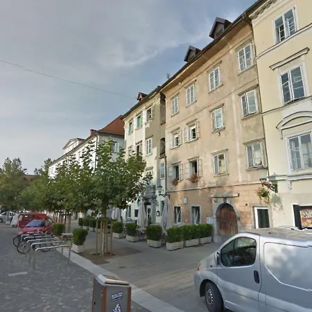 Ian 1 Apartment *